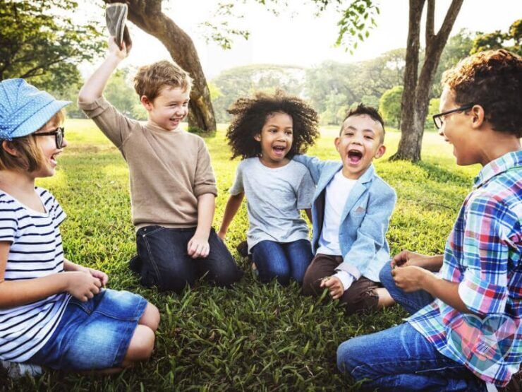 how-to-explain-autism-to-kids-talking-parents